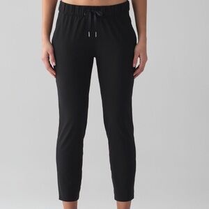 Lululemon On The Fly Pant *Woven 28" size 4 perfect condition